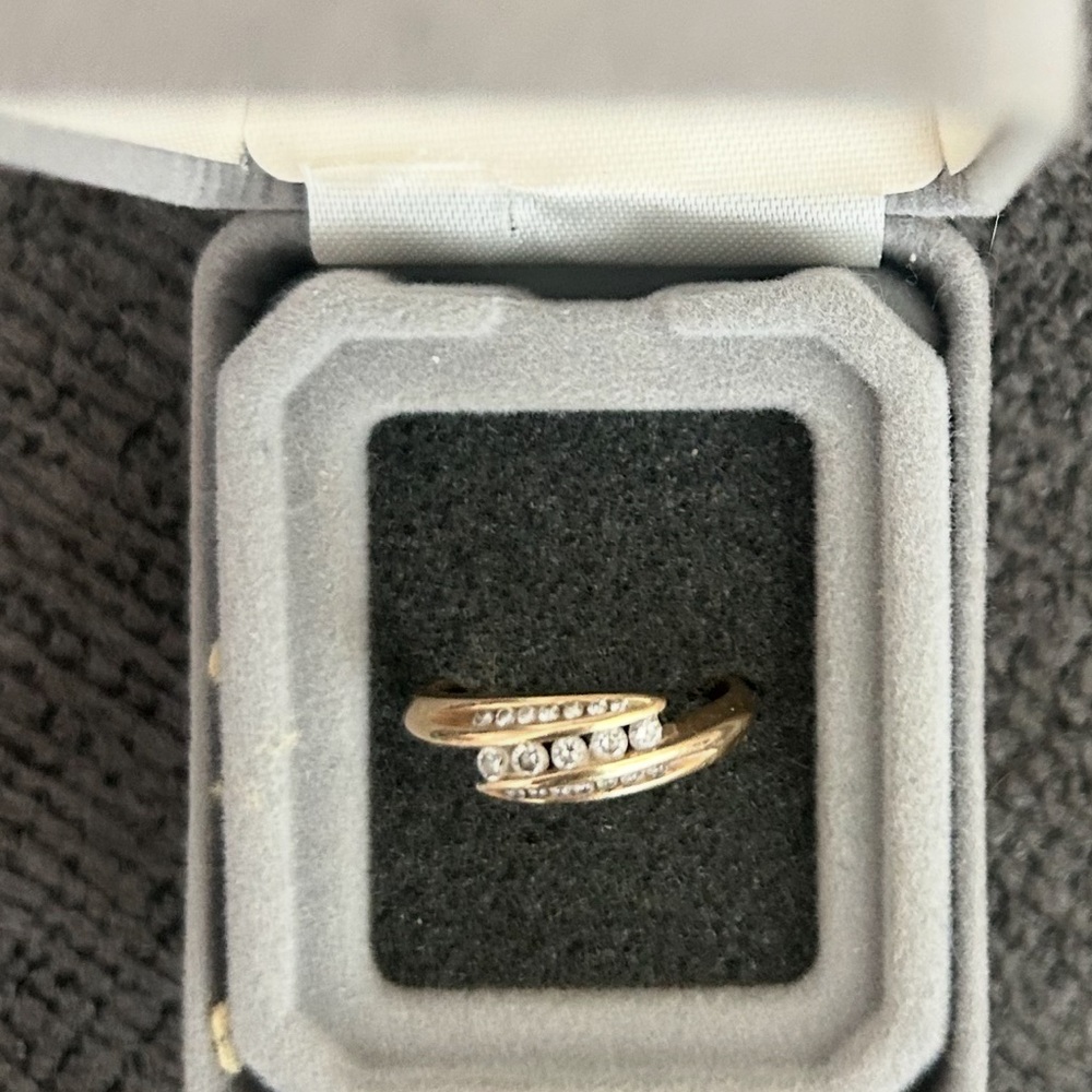 Elegant Gold and Silver Women's Ring